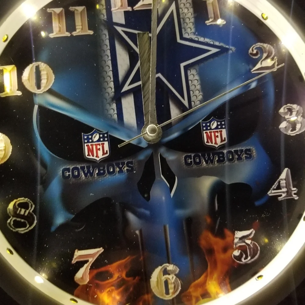 Dallas cowboys led skull head clock